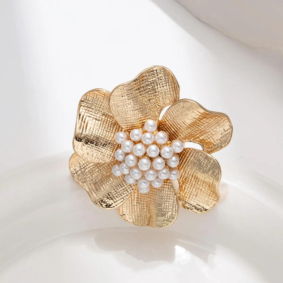 Elegant Classical Vintage Style Alloy Flower Women's Open Rings display picture 10