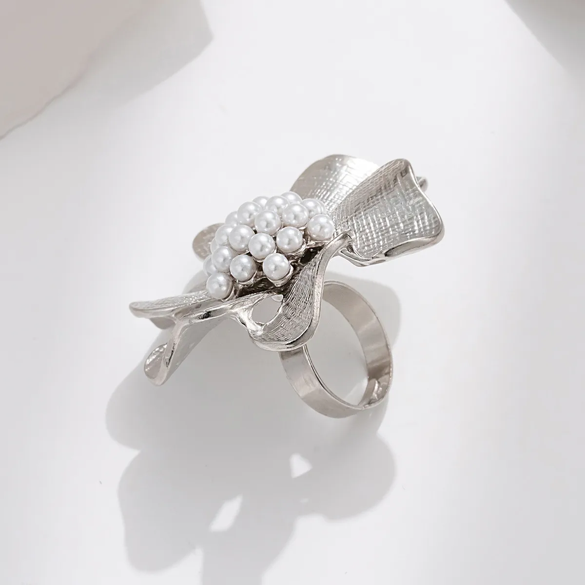 Elegant Classical Vintage Style Alloy Flower Women's Open Rings display picture 2