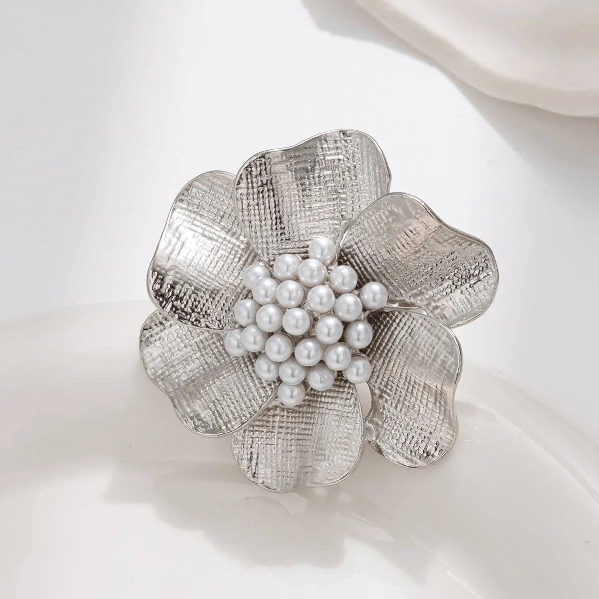 Elegant Classical Vintage Style Alloy Flower Women's Open Rings display picture 6
