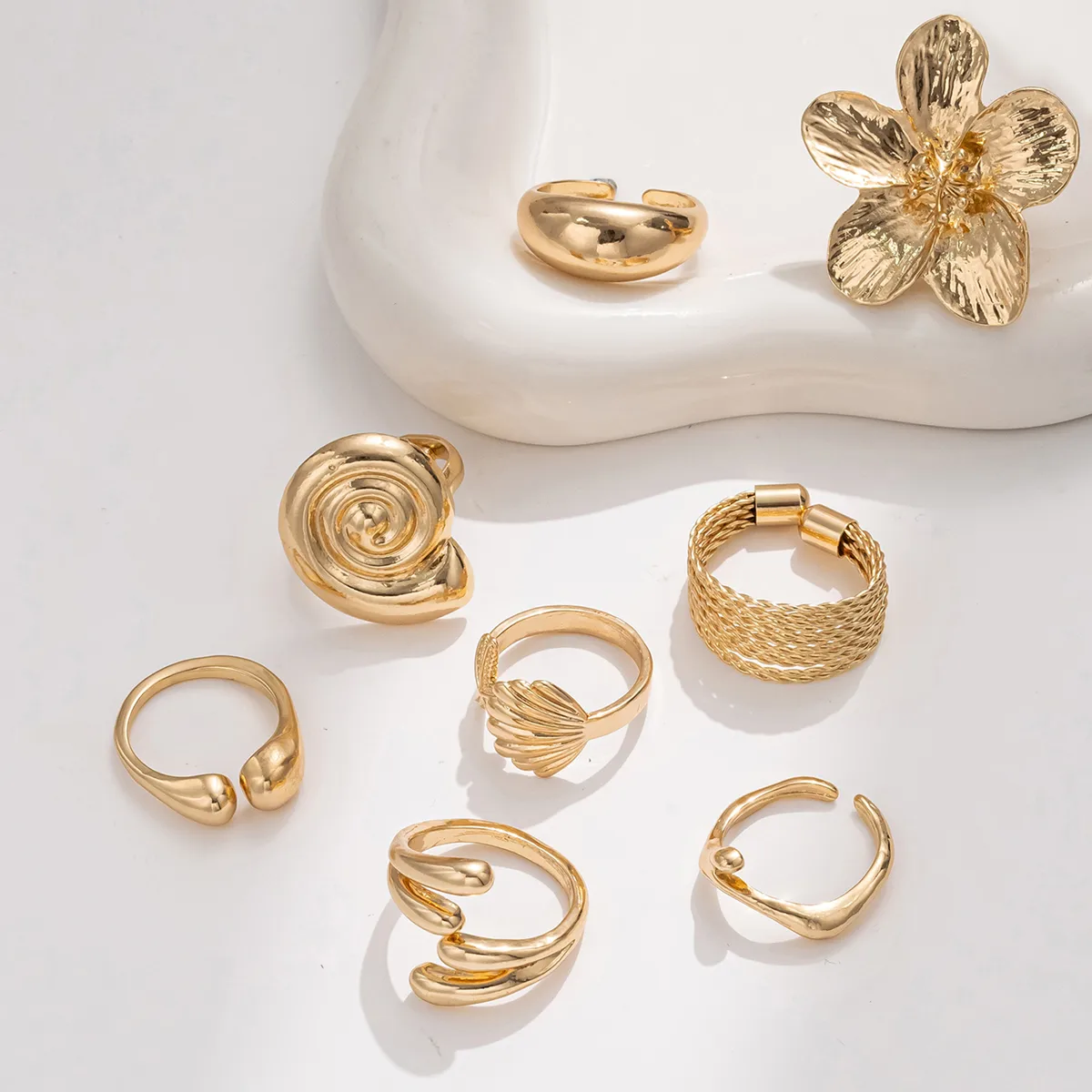 Classical Vintage Style Lady Alloy Letter Rose Women's Open Rings display picture 3
