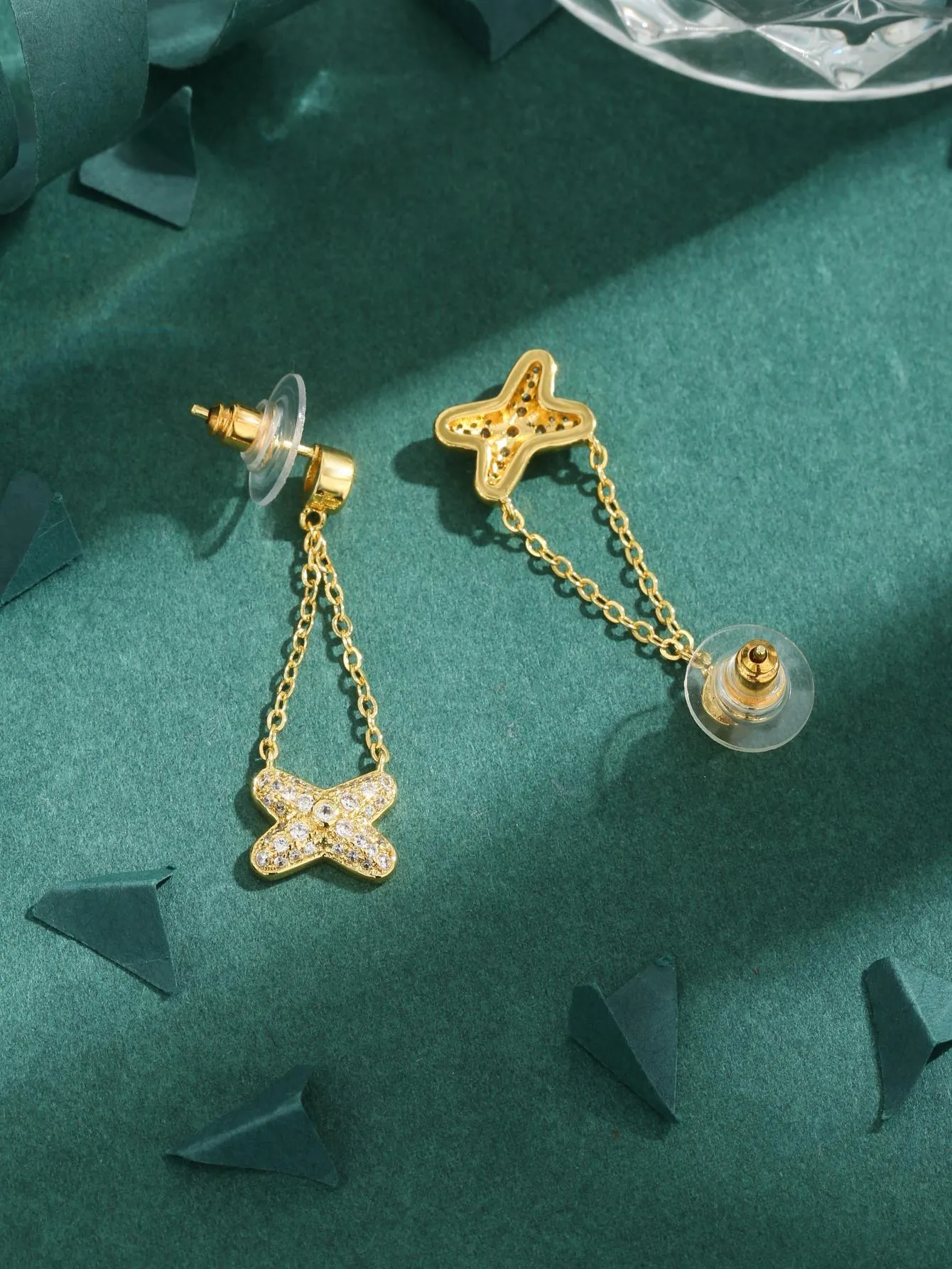 1 Paire Lettre Glamour Luxueux Sucré Le Cuivre Plaqué Or 18K Zircon Incruster Boucles D'Oreilles display picture 2