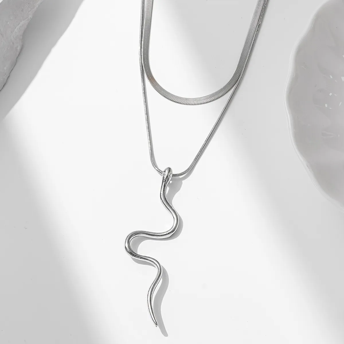 Snake Elegant Vintage Style Simple Style Alloy Long Necklace Wholesale display picture 5