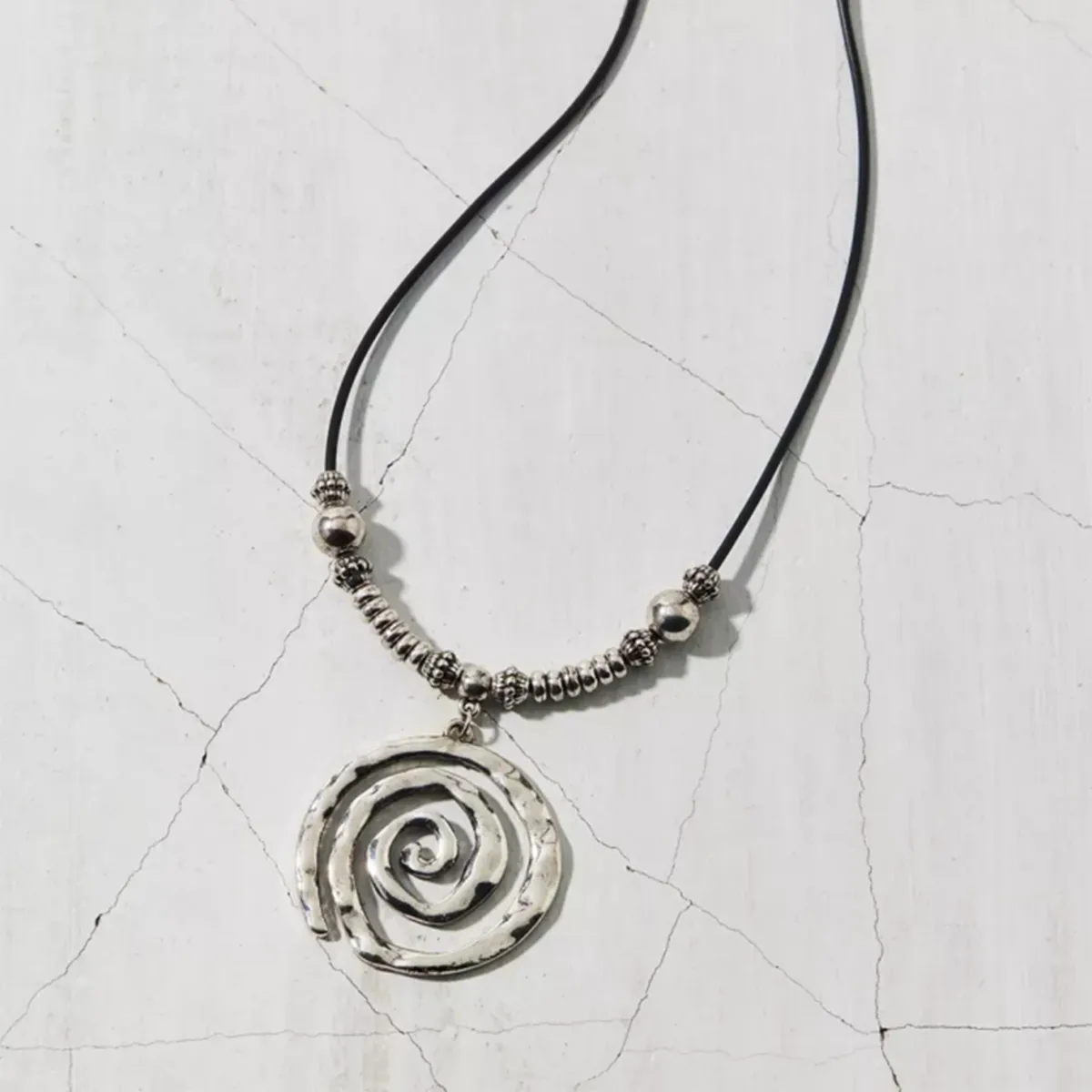 Round Dots Tornado Vintage Style Lady Streetwear Alloy Pendant Necklace Wholesale display picture 3