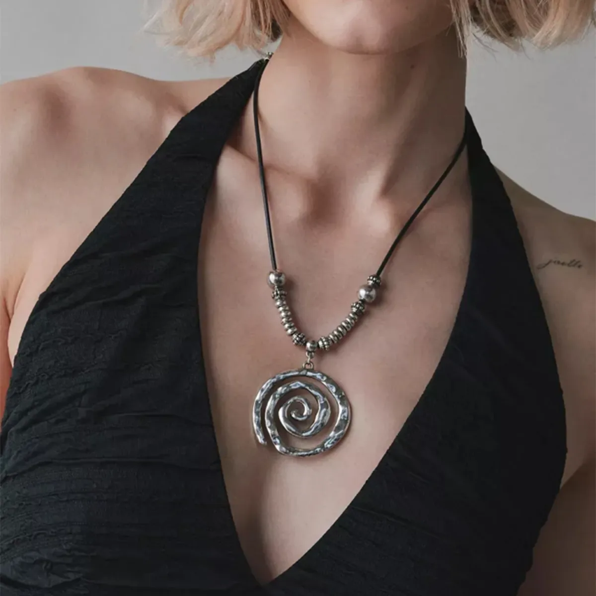 Round Dots Tornado Vintage Style Lady Streetwear Alloy Pendant Necklace Wholesale display picture 2