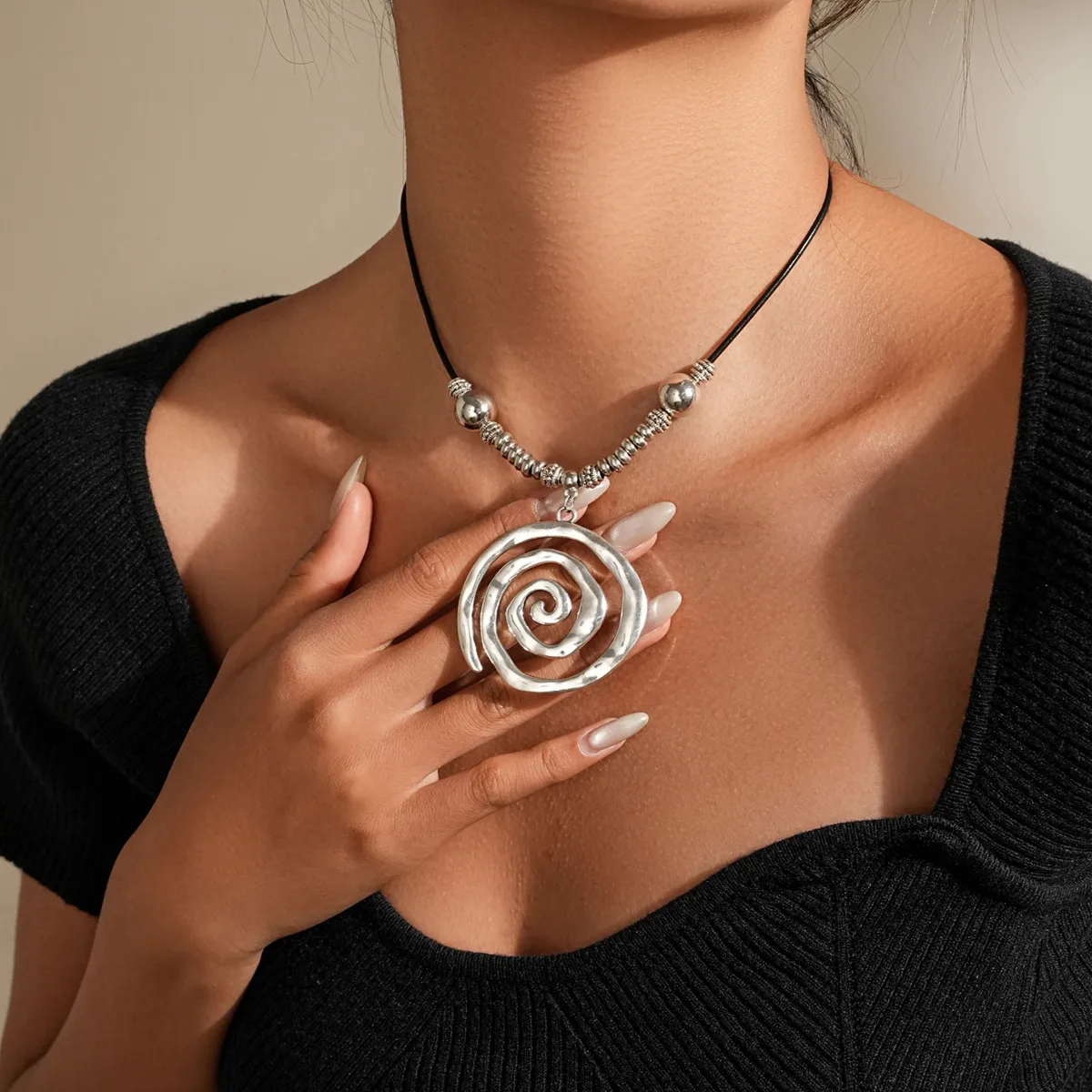 Round Dots Tornado Vintage Style Lady Streetwear Alloy Pendant Necklace Wholesale display picture 5