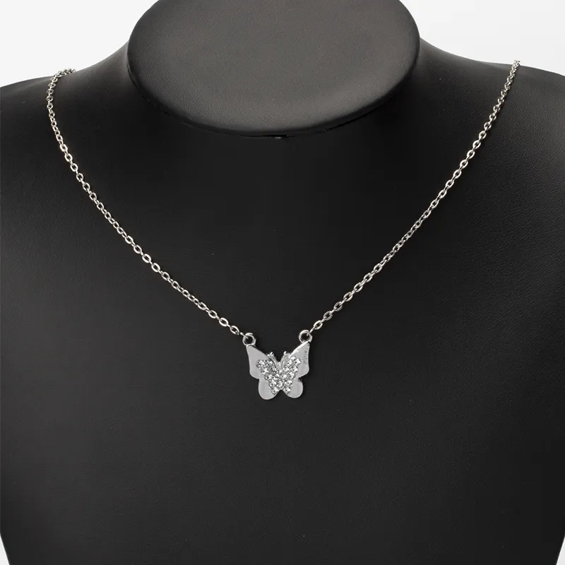 Butterfly Vintage Style Simple Style Shiny Alloy Pendant Necklace Wholesale display picture 4