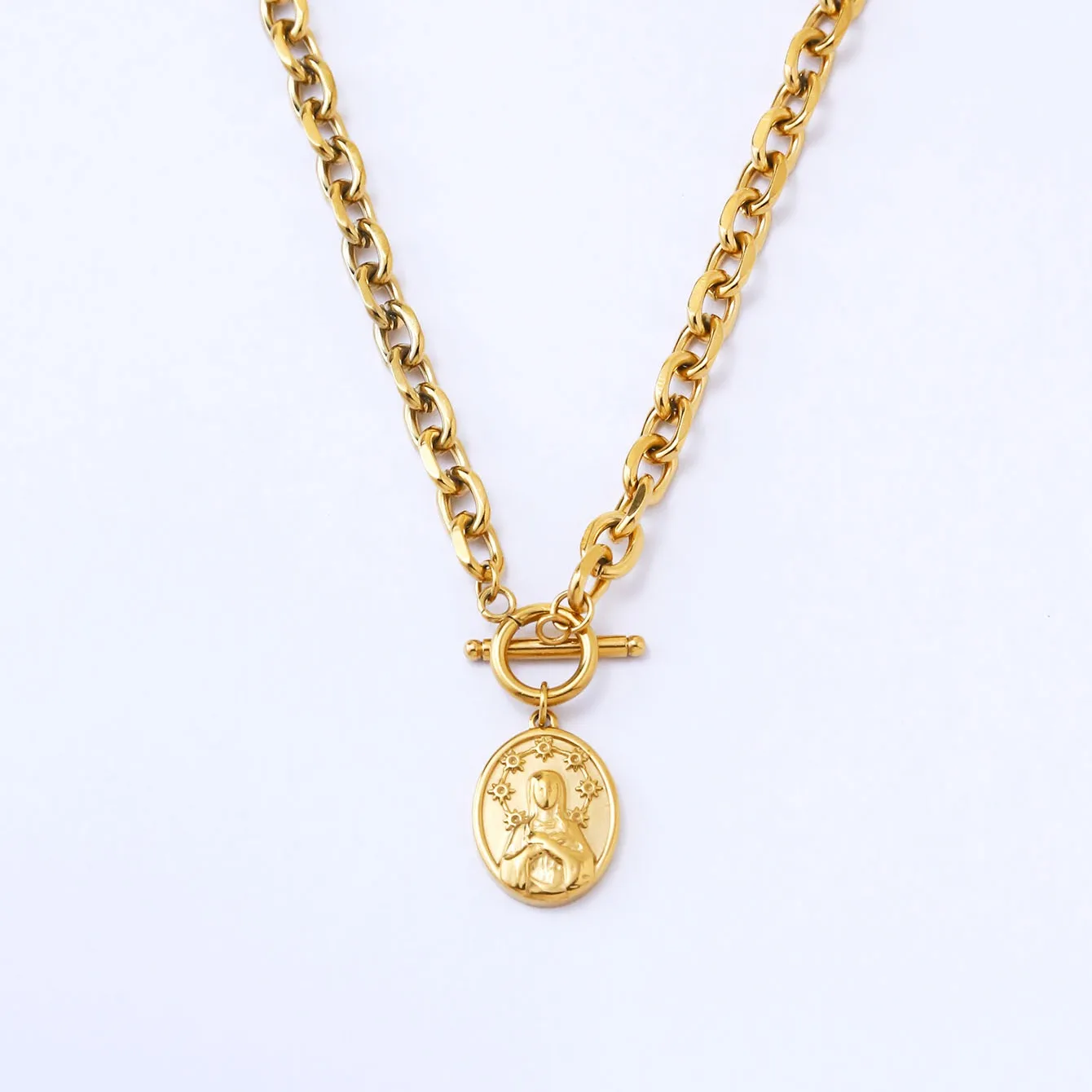 Portrait Elegant Lady Roman Style 304 Stainless Steel 18K Gold Plated Pendant Necklace OT Clasp Toggle Clasp Closure display picture 2