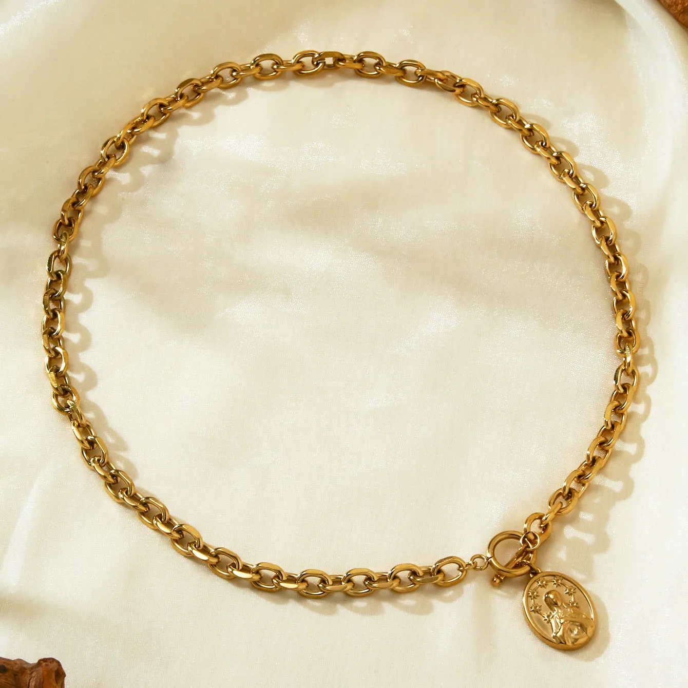 Retrato Elegante Señora Estilo Romano Acero Inoxidable 304 Chapados En Oro De 18K Collar Colgante Cierre Ot Cierre De Palanca display picture 5