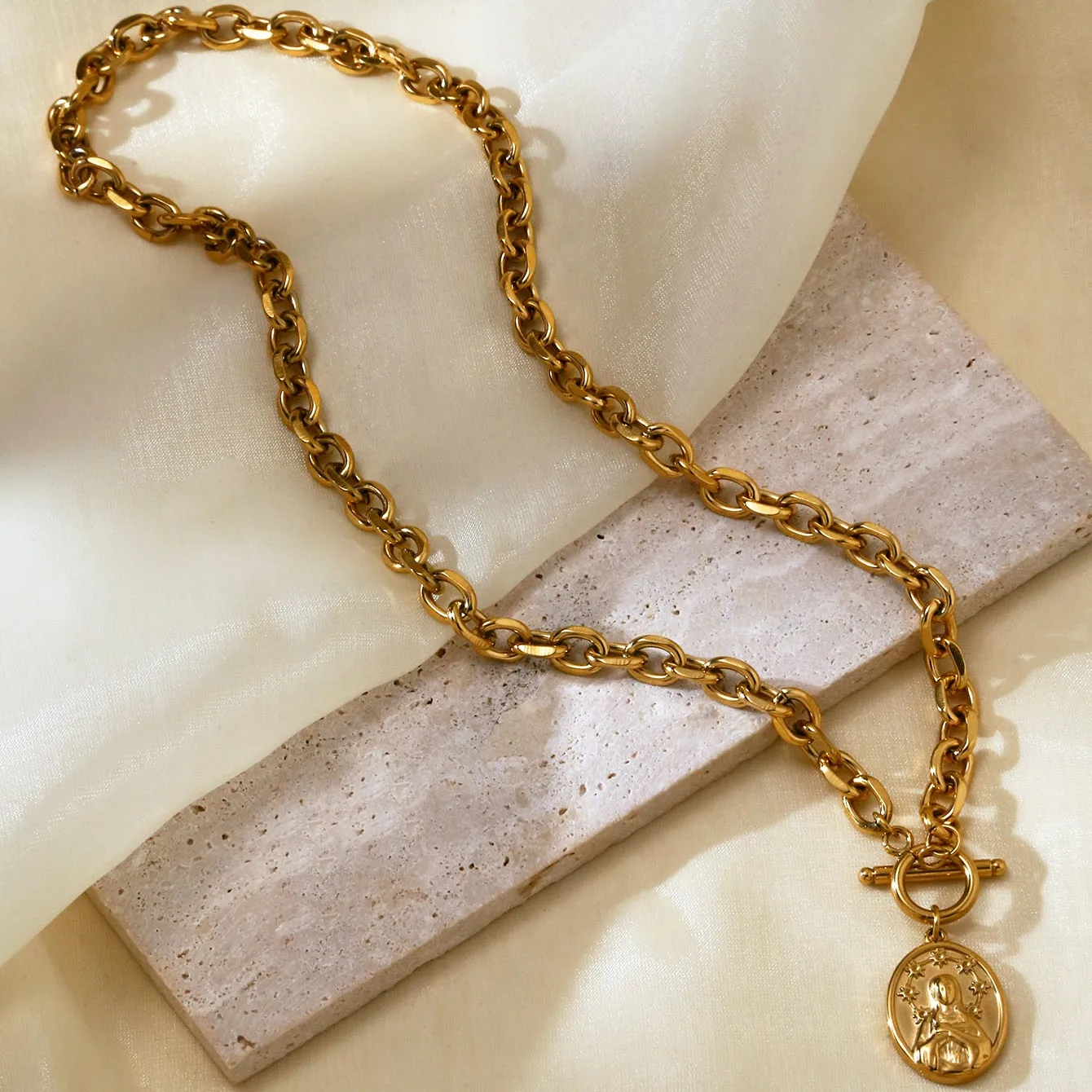 Portrait Elegant Lady Roman Style 304 Stainless Steel 18K Gold Plated Pendant Necklace OT Clasp Toggle Clasp Closure display picture 6