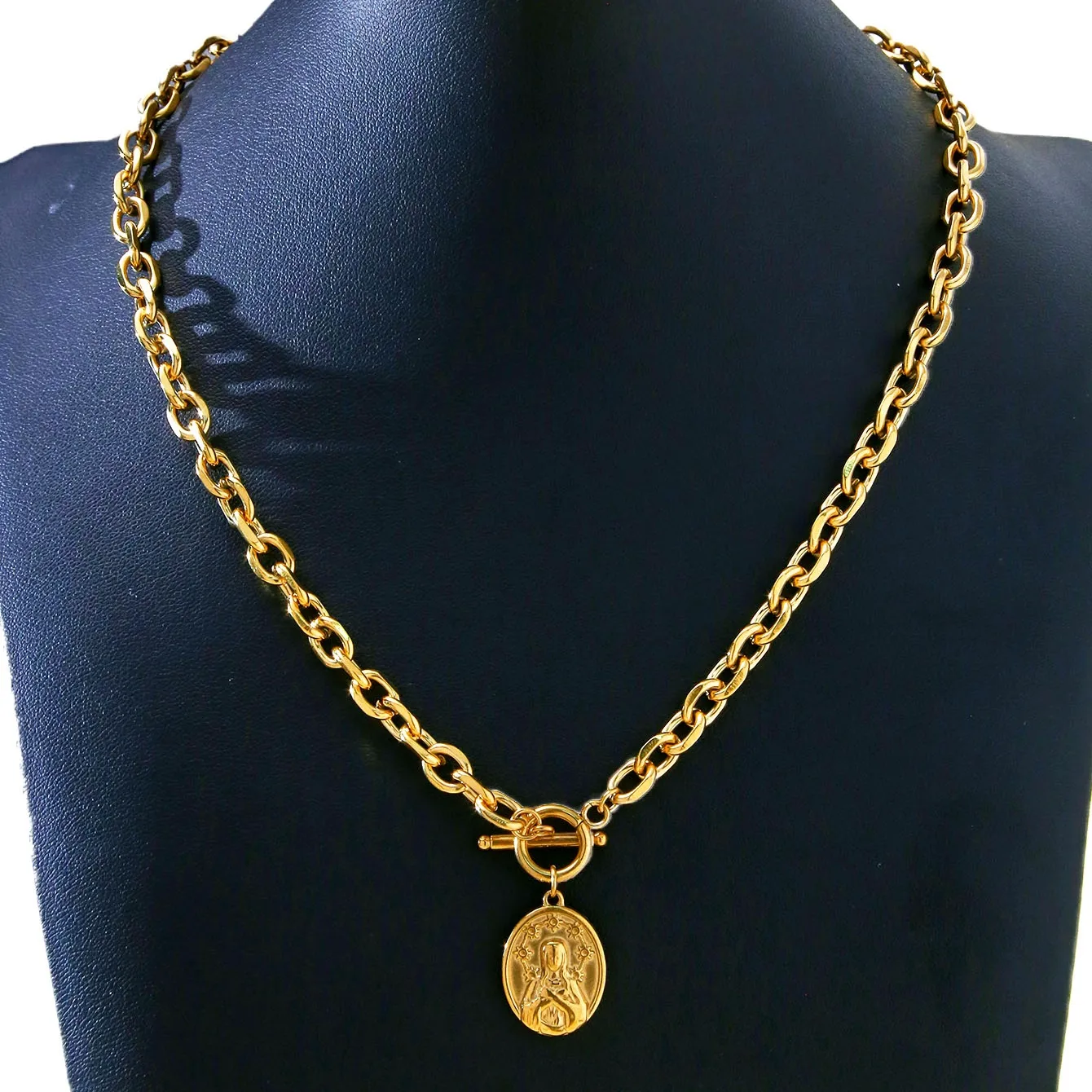 Portrait Elegant Lady Roman Style 304 Stainless Steel 18K Gold Plated Pendant Necklace OT Clasp Toggle Clasp Closure display picture 8