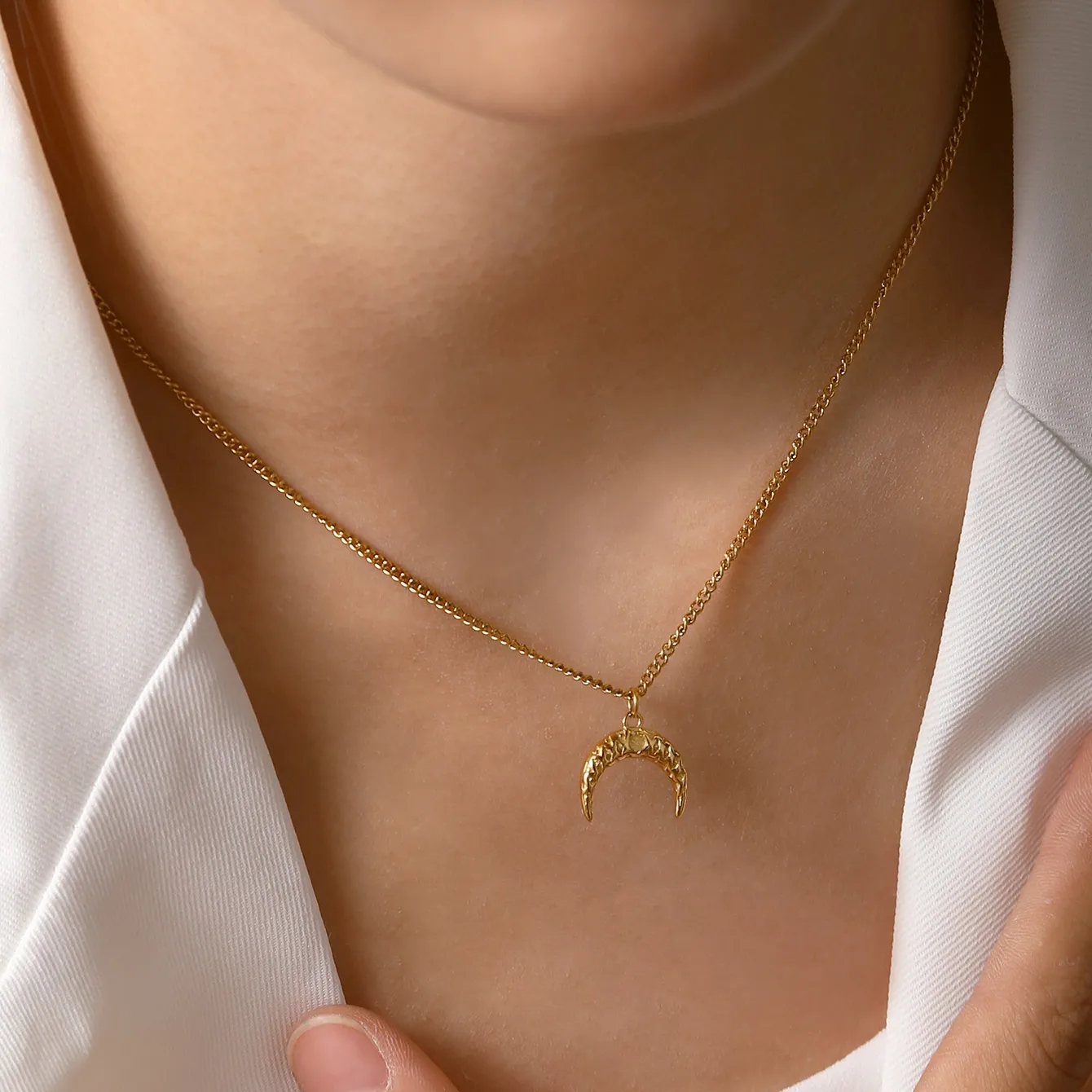 Moon Elegant Lady 304 Stainless Steel 18K Gold Plated Pendant Necklace Lobster Trigger Clasp Closure display picture 3