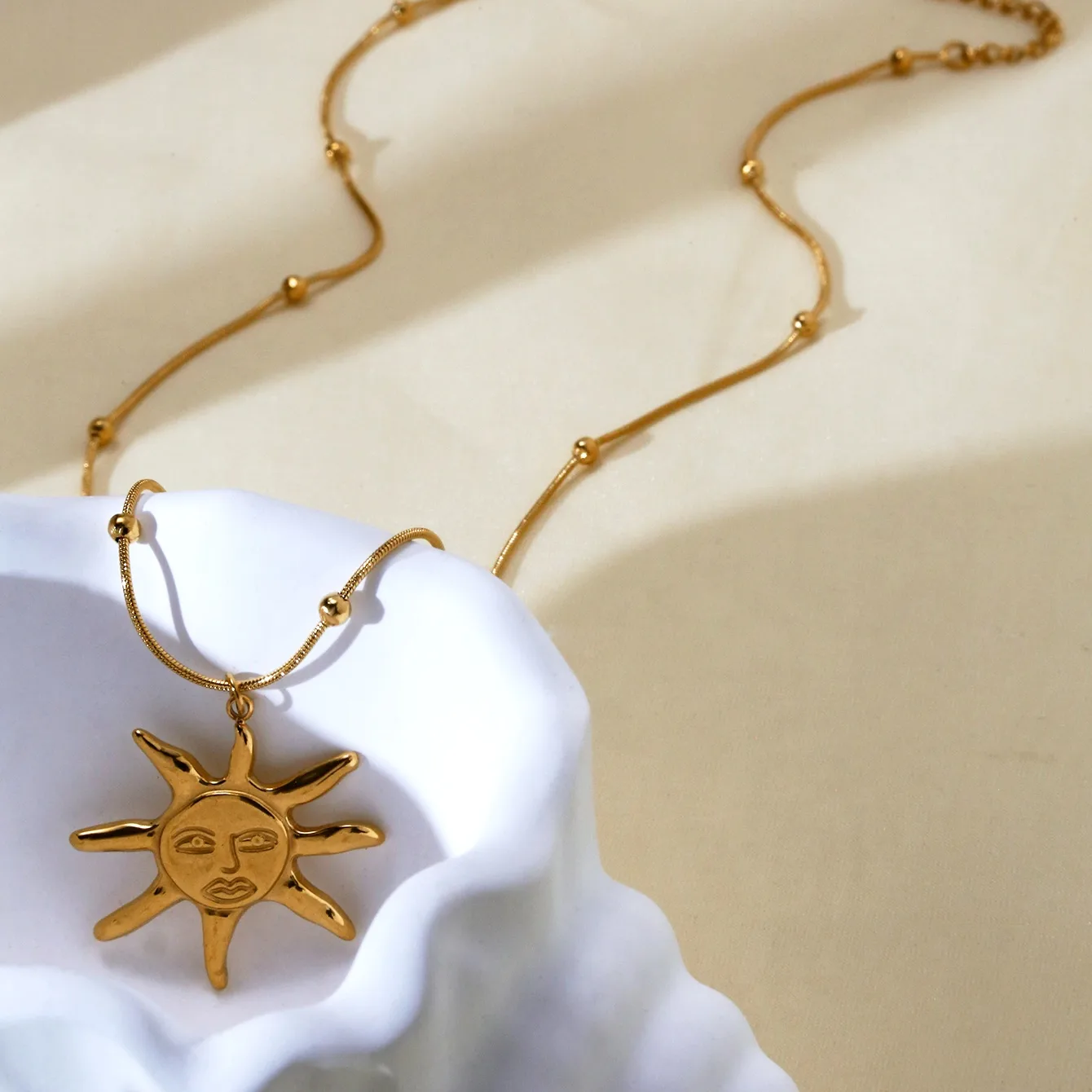 Soleil Élégant Femme Acier Inoxydable 304 Plaqué Or 18K Pendentif Fermeture À Boucle De Type Homard display picture 4