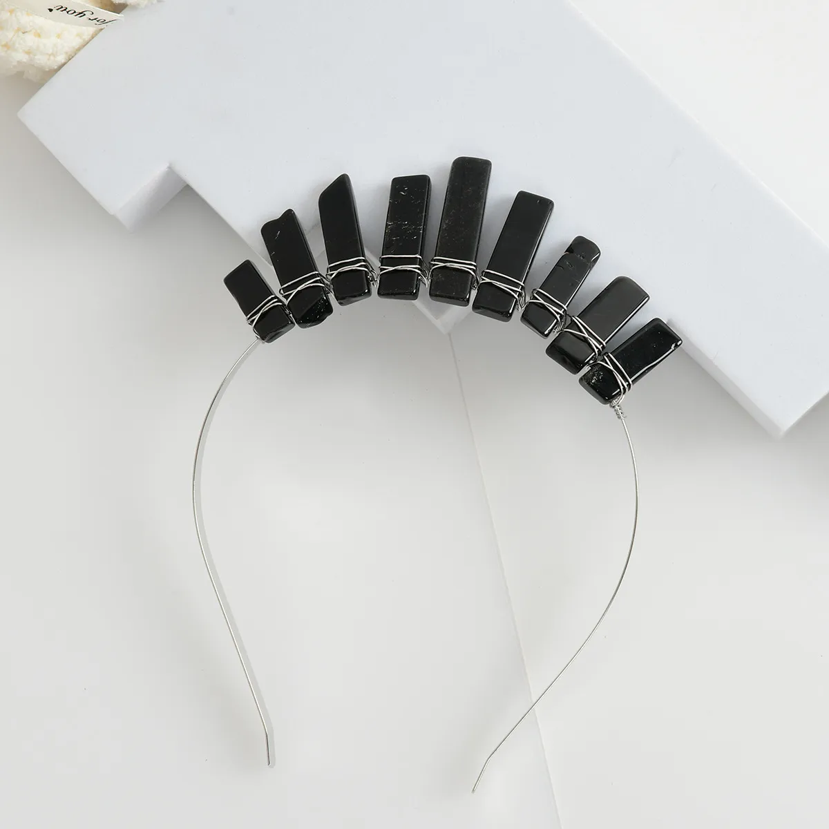 Femmes Géométrique Couleur Unie Rétro Pastorale Alliage Gemme Bande De Cheveux display picture 11