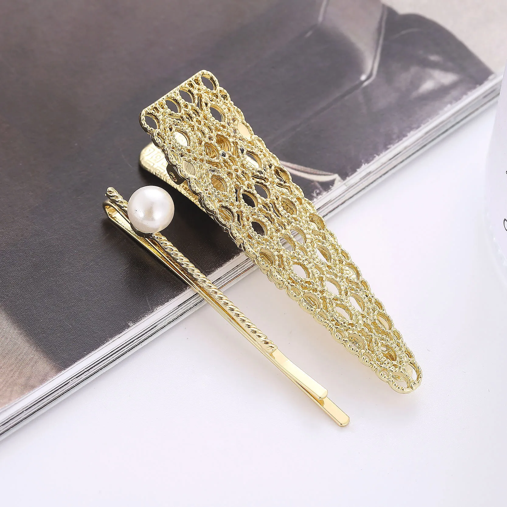 Femmes Couleur Unie Style Moderne Brillant Alliage Pince À Cheveux display picture 5