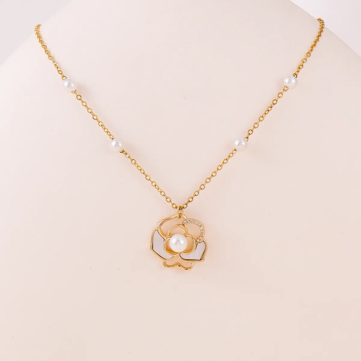 Forma De Corazón Flor Mariposa Reina Romántico Brillante Cobre Collar Colgante Cierre Con Gatillo De Langosta display picture 7