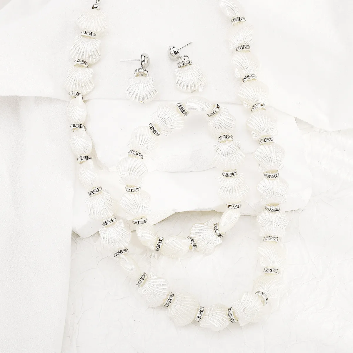 Elegant Modern Style Alloy Resin Shell Plating Women's Jewelry Set display picture 2