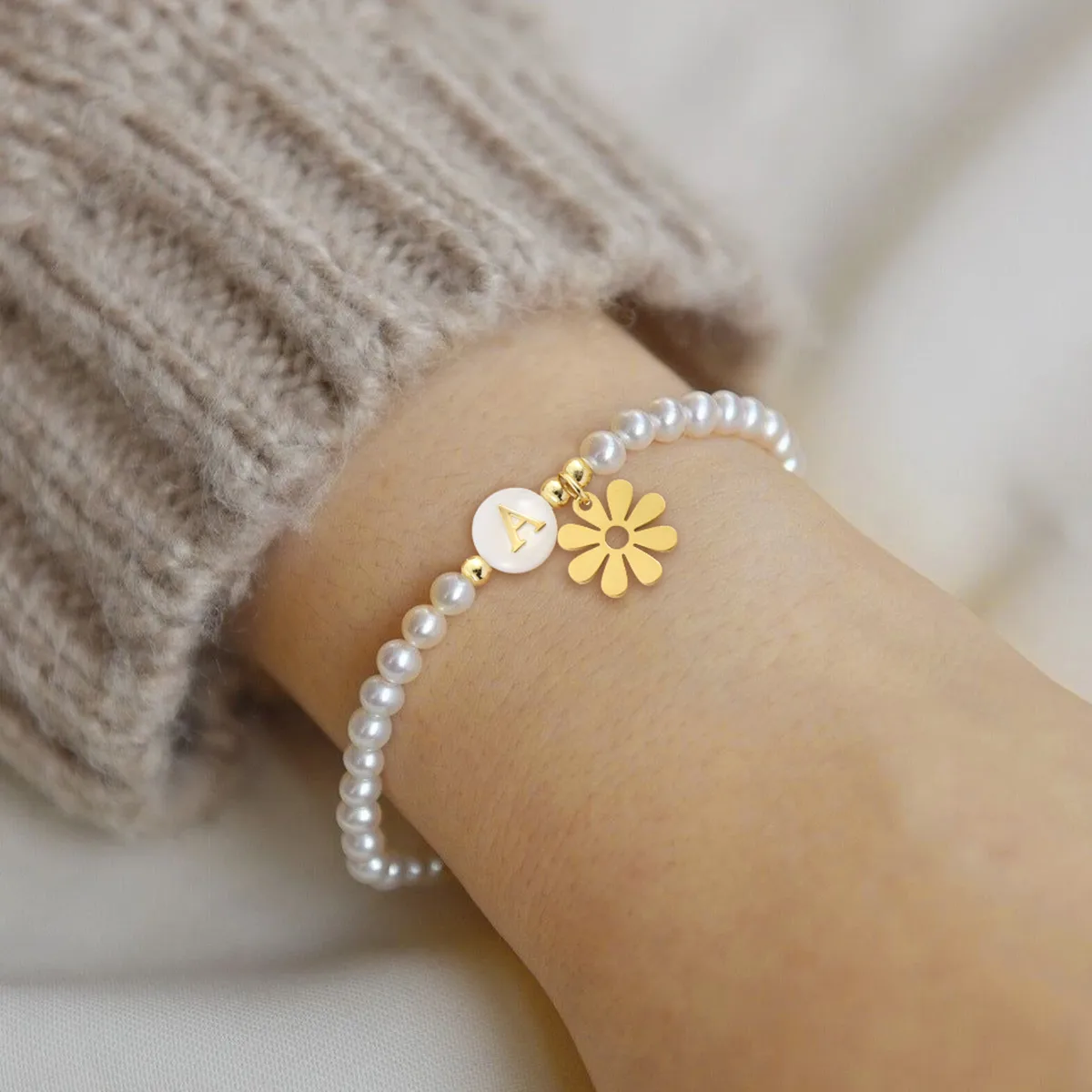 Round Letter Flower Elegant Simple Style Classic Style 304 Stainless Steel Artificial Pearl Shell Bracelets Wholesale display picture 1
