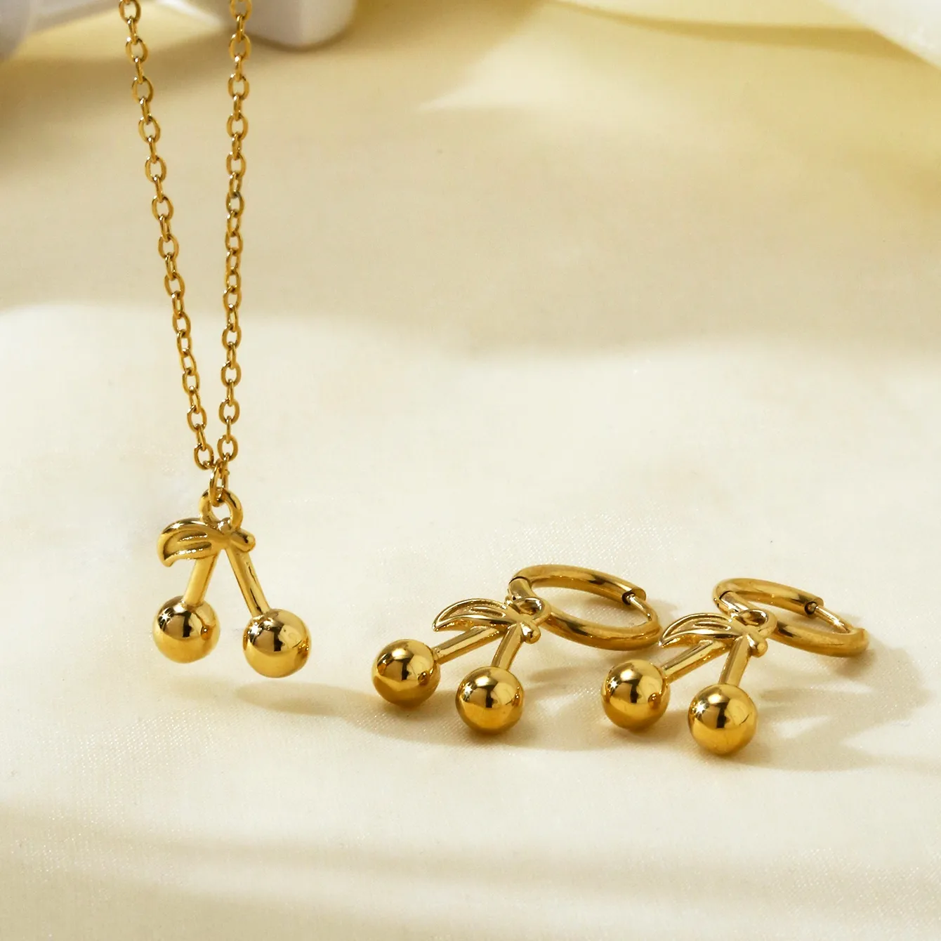 Élégant Femme Acier Inoxydable 304 Cerise Plaqué Or 18K Femmes Ensemble De Bijoux display picture 6