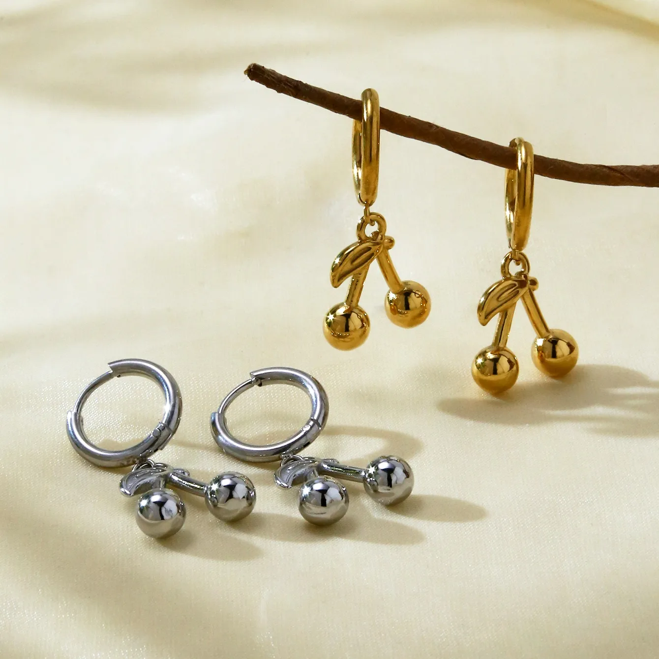 Elegante Señora Acero Inoxidable 304 Cereza Chapados En Oro De 18K Mujeres Conjunto De Joyas display picture 9