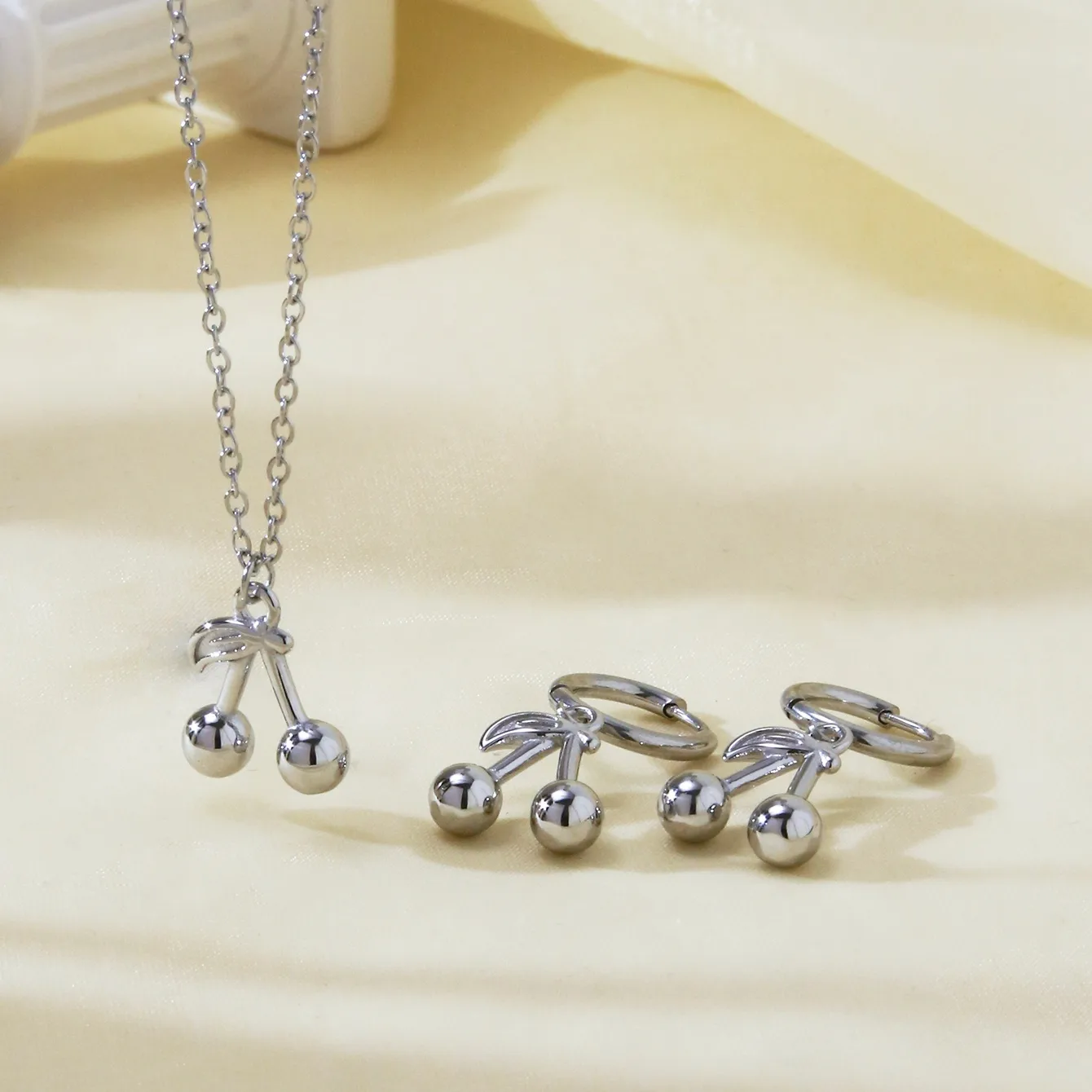 Elegant Lady 304 Stainless Steel Cherry 18K Gold Plated Women's Jewelry Set display picture 12