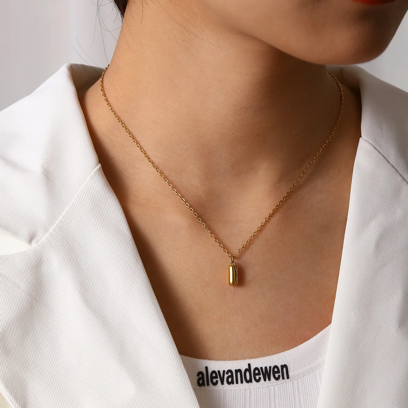 Géométrique Élégant Femme Acier Inoxydable 304 Plaqué Or 18K Pendentif Fermeture À Boucle De Type Homard display picture 2