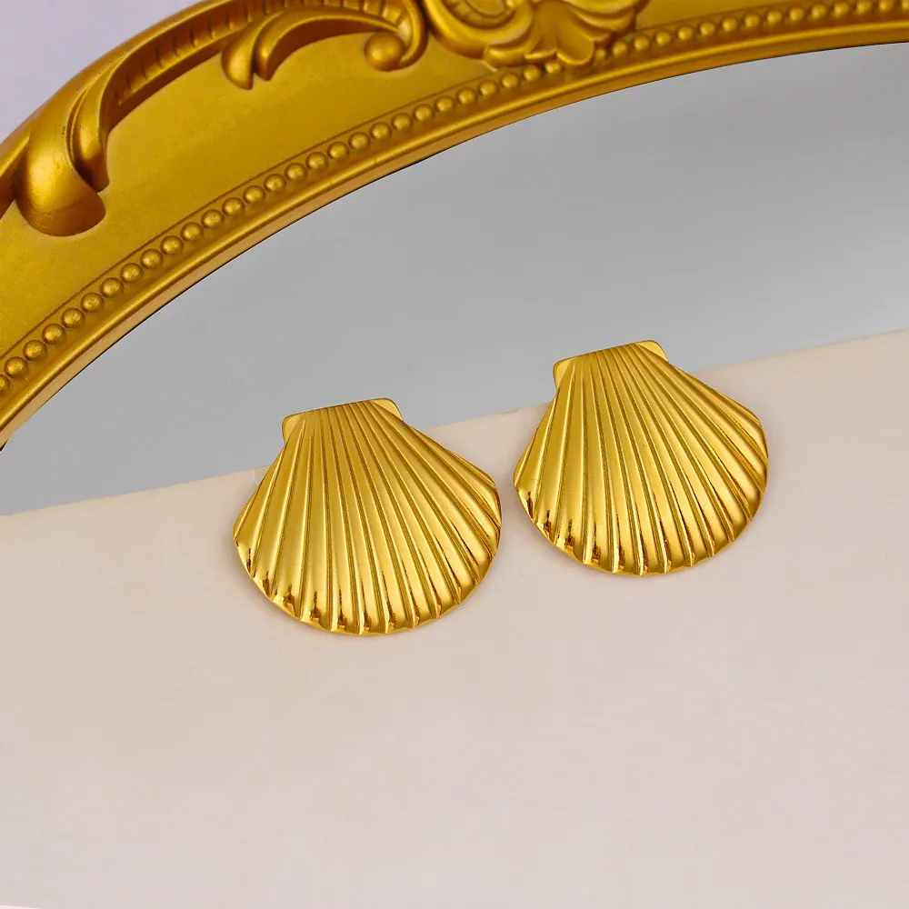1 Pair Scallop Shell Forging Pattern Elegant Lady Vacation 304 Stainless Steel 18K Gold Plated Plating Ear Studs display picture 5