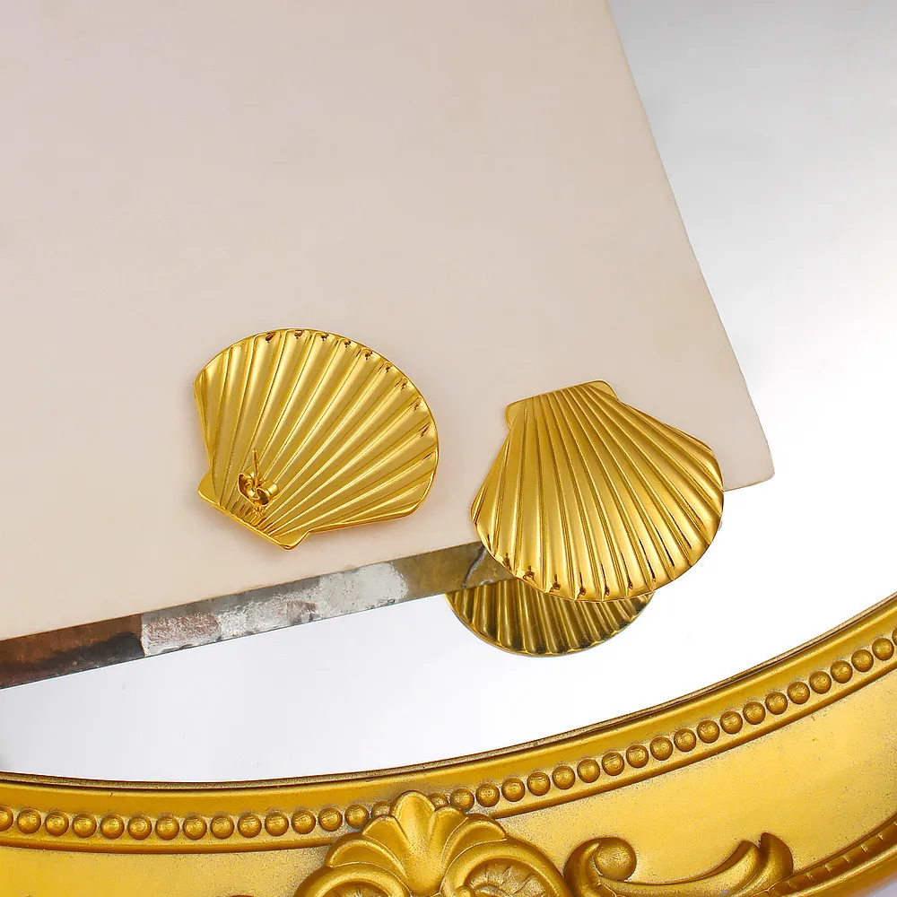 1 Pair Scallop Shell Forging Pattern Elegant Lady Vacation 304 Stainless Steel 18K Gold Plated Plating Ear Studs display picture 7
