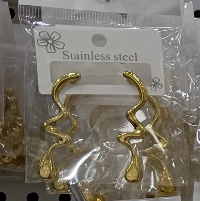 1 Pair S Shape Solid Color Elegant Lady Vacation 304 Stainless Steel 18K Gold Plated Plating Ear Studs display picture 5