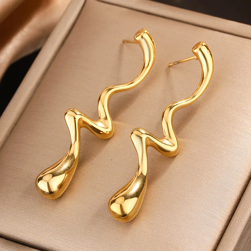 1 Pair S Shape Solid Color Elegant Lady Vacation 304 Stainless Steel 18K Gold Plated Plating Ear Studs display picture 1