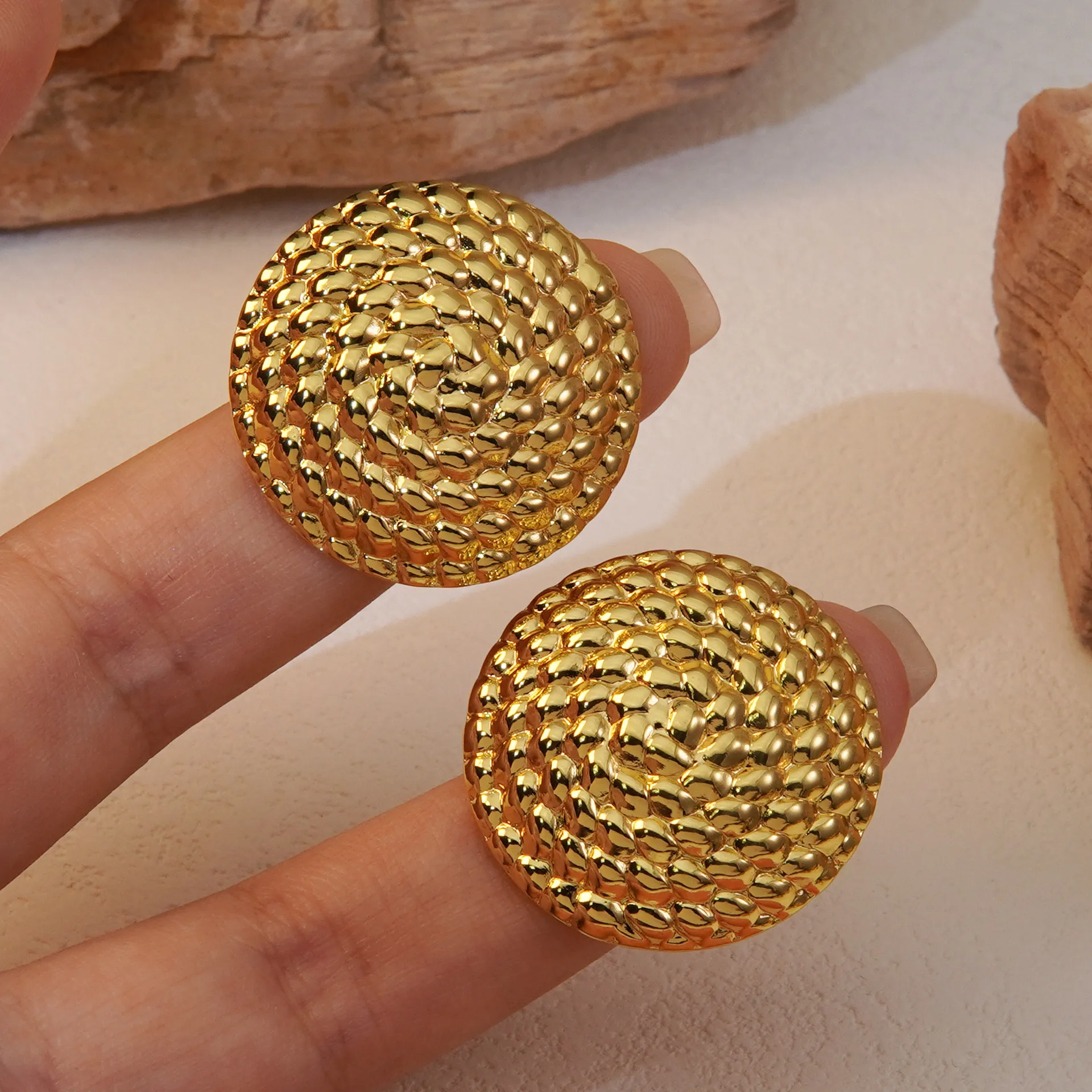 1 Pair Twist Solid Color Elegant Vacation Classic Style 304 Stainless Steel 18K Gold Plated Plating Ear Studs display picture 9