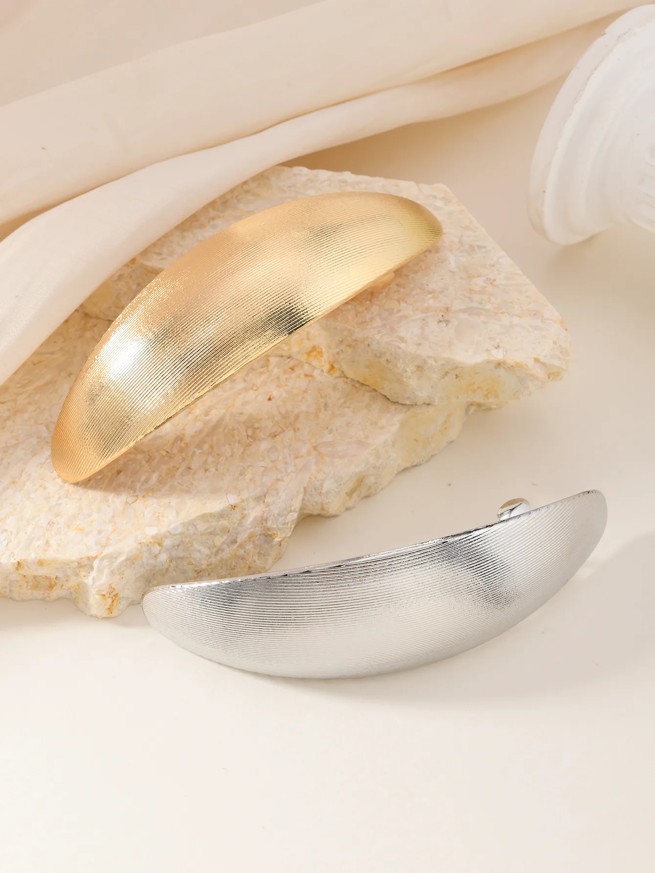 Femmes Couleur Unie Mignon Style Moderne Alliage Pince À Cheveux display picture 3