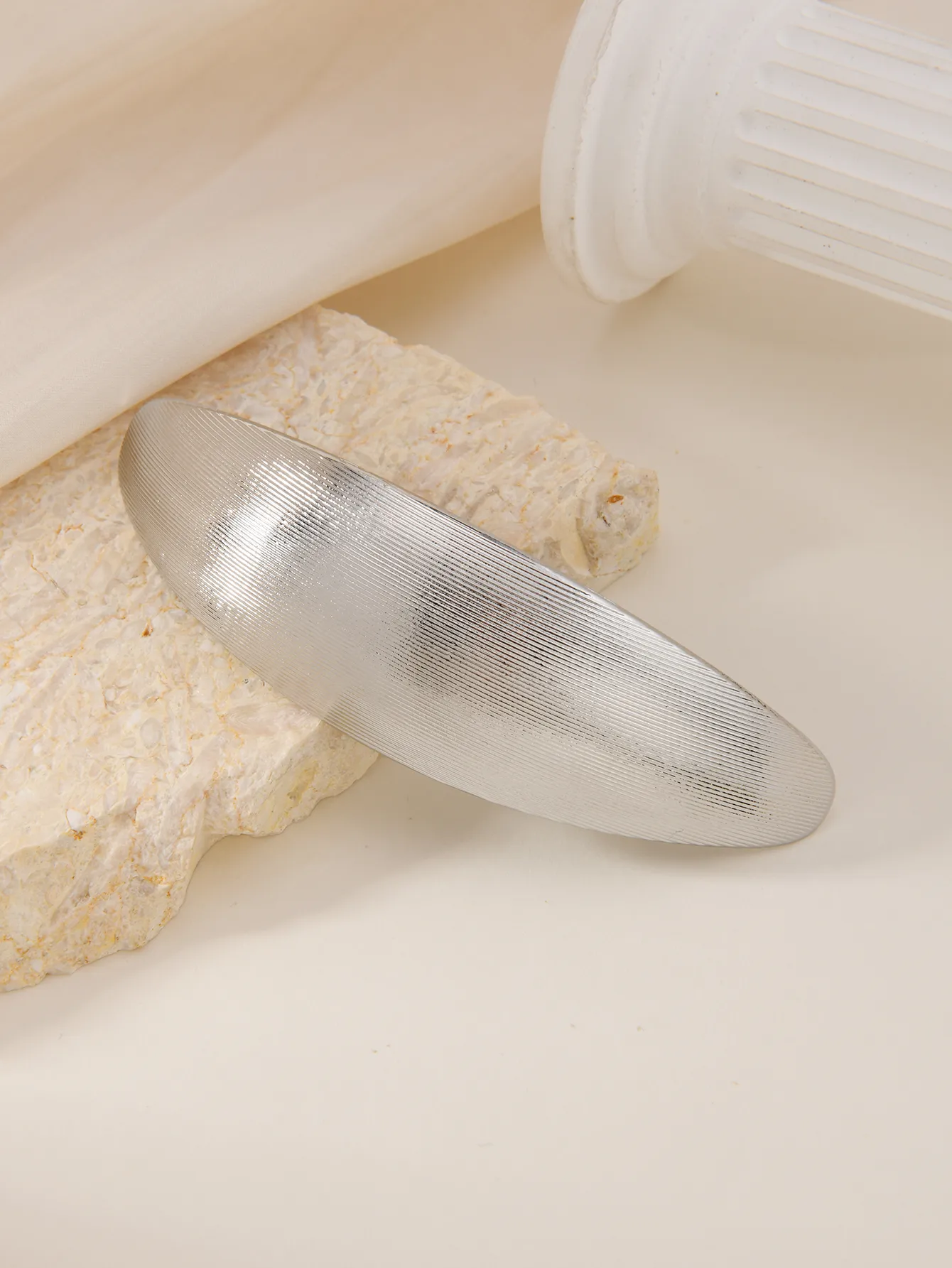 Femmes Couleur Unie Mignon Style Moderne Alliage Pince À Cheveux display picture 5