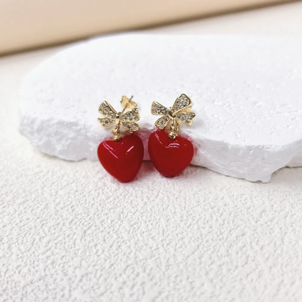 Elegante Señora Reina Cobre Cereza Corazón Rojo Nudo De Lazo Enchapado Resina Circón Chapados En Oro De 18K Mujeres Conjunto De Joyas display picture 8