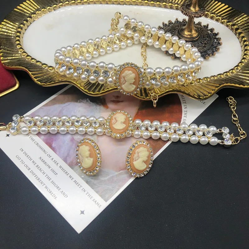 Elegant Vintage Style Wedding Artificial Gemstones Artificial Pearl Alloy Avatar Inlay Pearl Women's Jewelry Set display picture 1