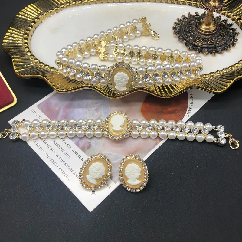 Elegant Vintage Style Wedding Artificial Gemstones Artificial Pearl Alloy Avatar Inlay Pearl Women's Jewelry Set display picture 9