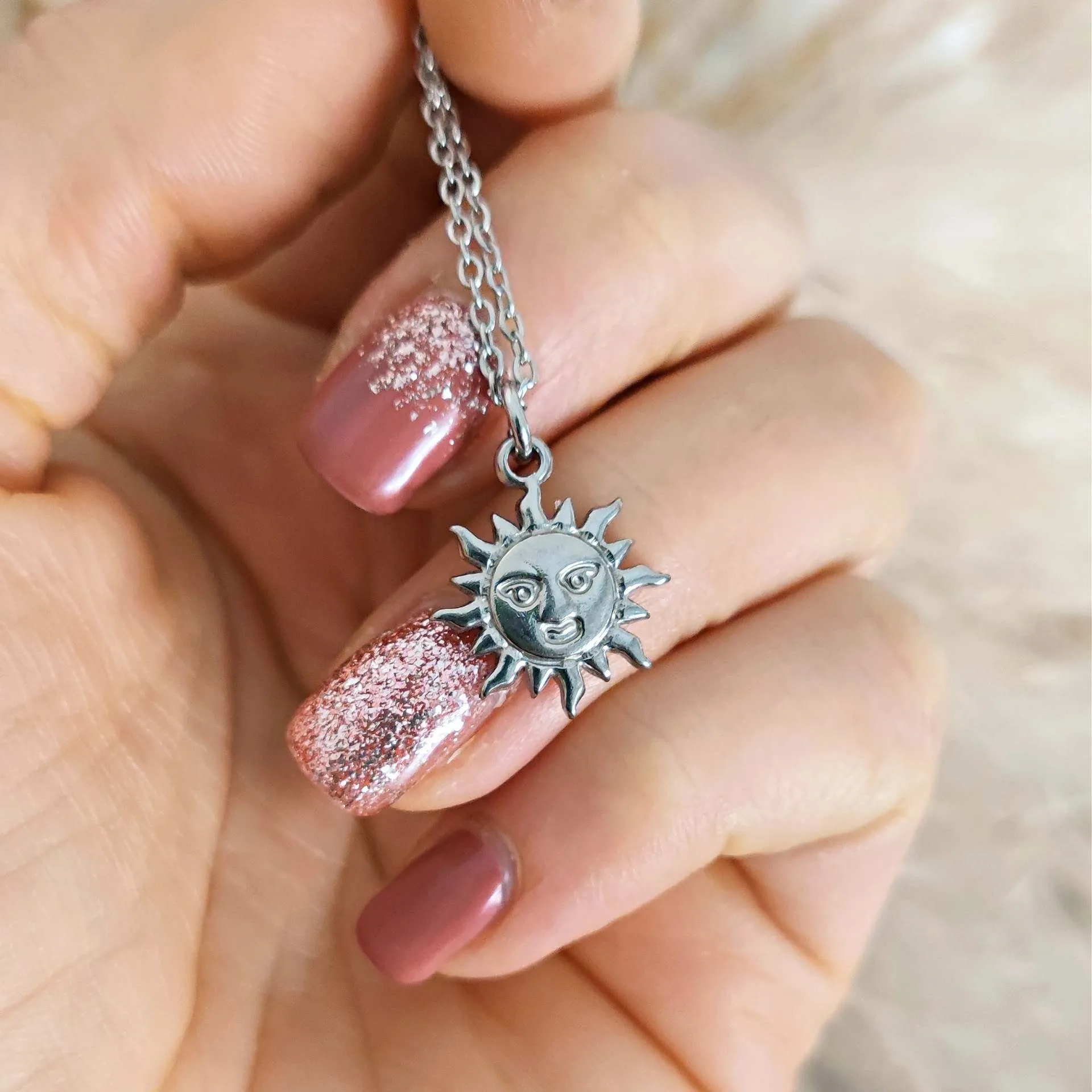 Soleil Lune Décontractée Élégant Femme Acier Inoxydable 304 Pendentif Fermeture À Boucle De Type Homard display picture 2