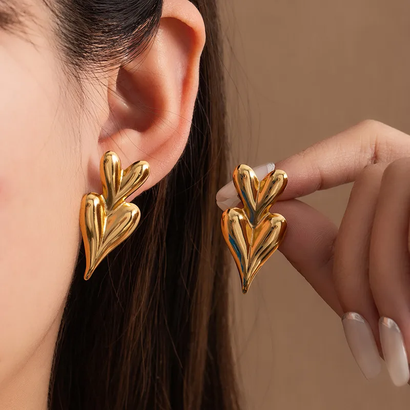 1 Pair Heart Shape Elegant Lady Vacation 304 Stainless Steel 18K Gold Plated Plating Ear Studs display picture 1