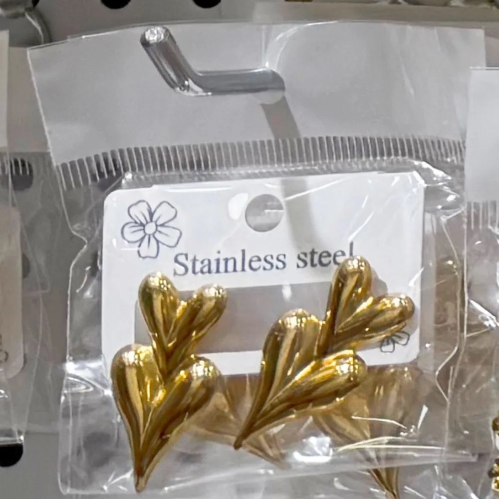 1 Pair Heart Shape Elegant Lady Vacation 304 Stainless Steel 18K Gold Plated Plating Ear Studs display picture 3