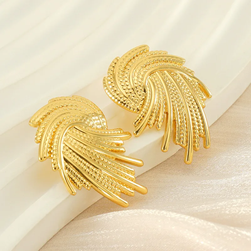 1 Par Giro Color Sólido Grieta Elegante Señora Vacaciones Acero Inoxidable 304 Chapados En Oro De 18K Enchapado Pendientes display picture 5