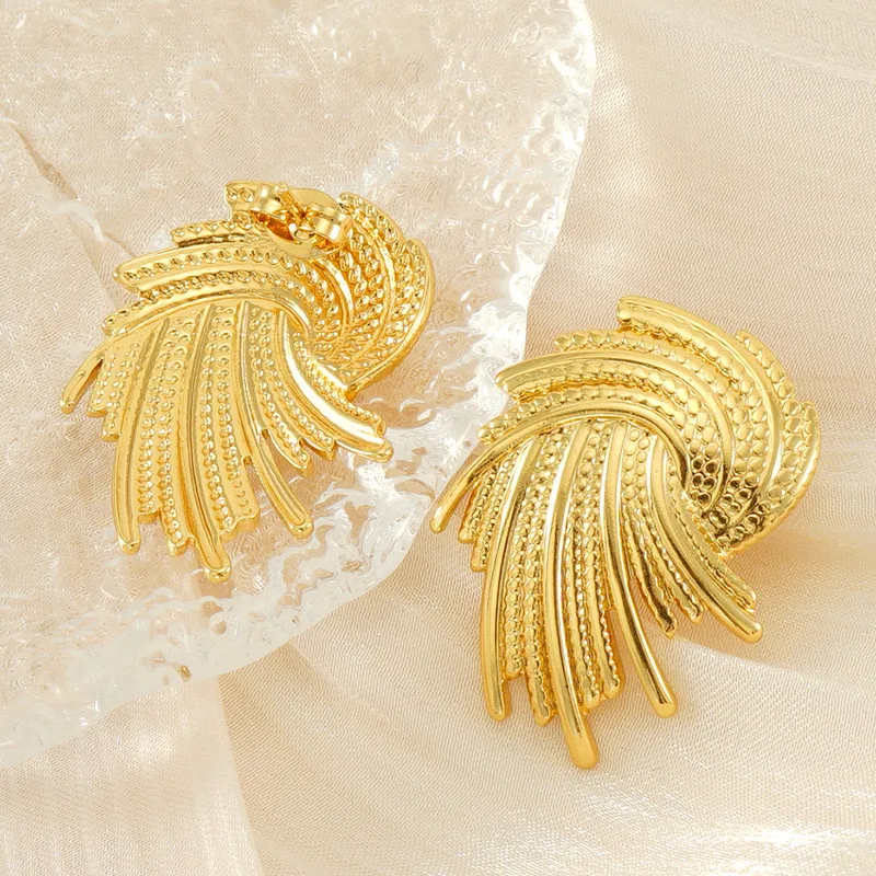 1 Par Giro Color Sólido Grieta Elegante Señora Vacaciones Acero Inoxidable 304 Chapados En Oro De 18K Enchapado Pendientes display picture 6