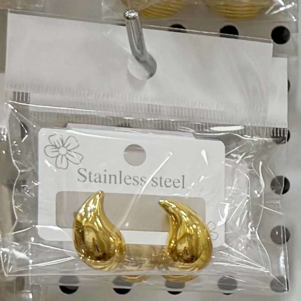 1 Paire Les Gouttelettes D'Eau Élégant Femme Vacances Acier Inoxydable 304 Plaqué Or 18K Placage Boucles D'Oreilles display picture 3