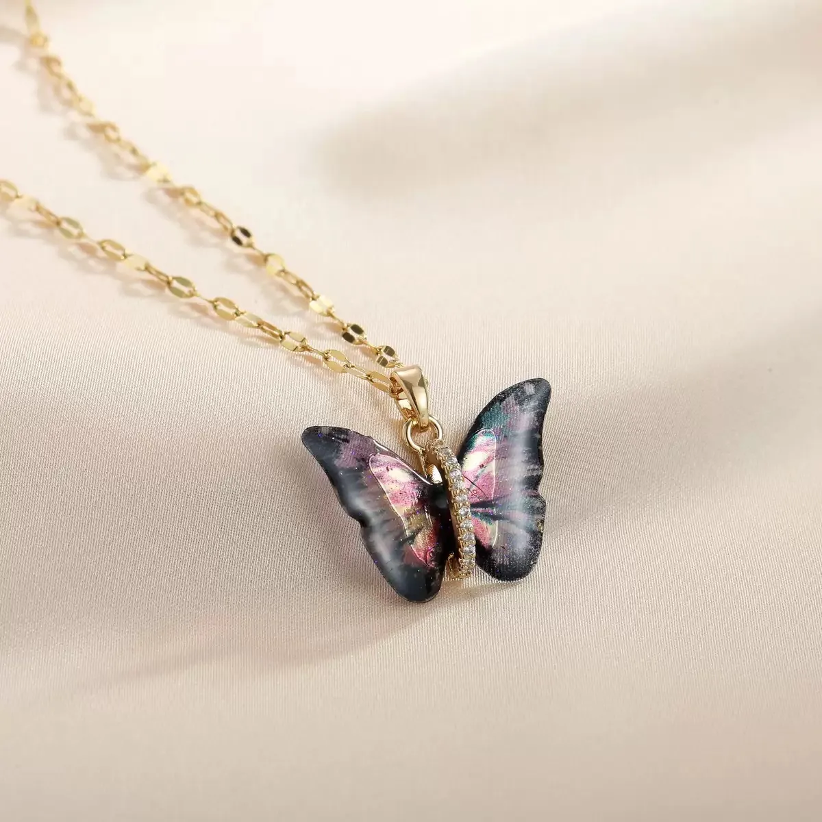 Butterfly Cute Queen Alloy Pendant Necklace Wholesale display picture 5