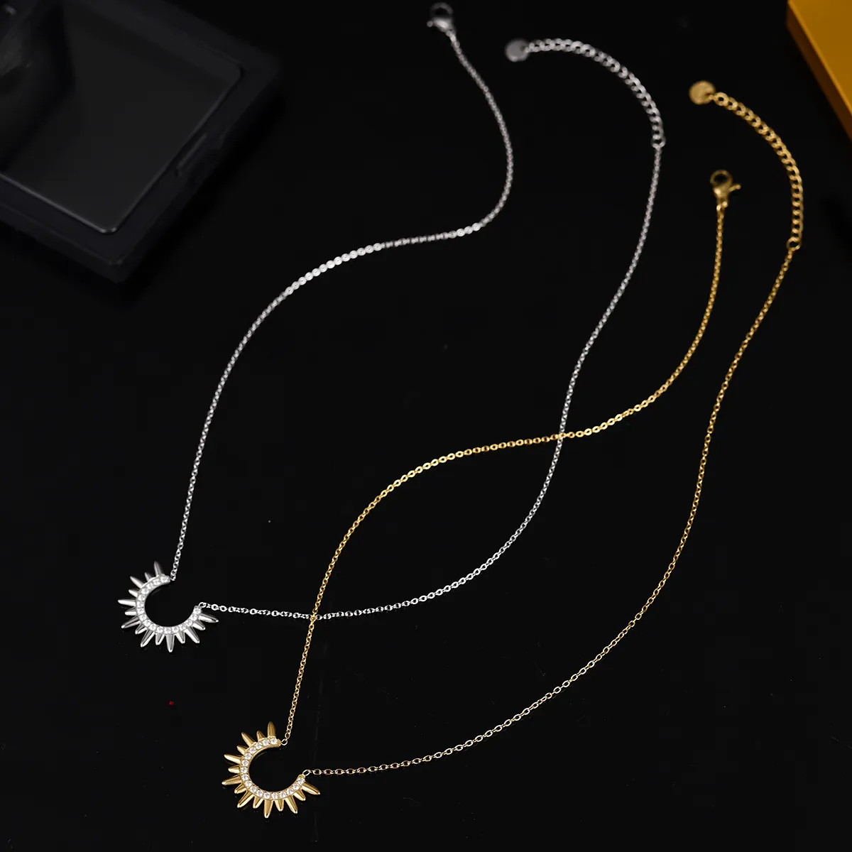 Sun Star Wreath Modern Style Commute Shiny 304 Stainless Steel Necklace Lobster Trigger Clasp Closure display picture 6