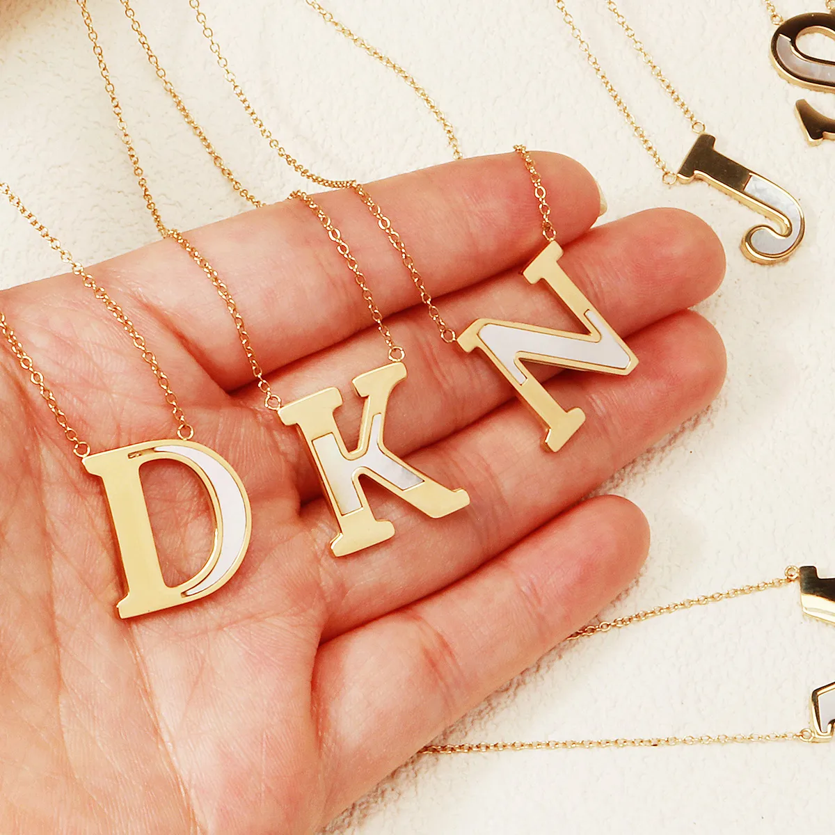 Letter Lady Classic Style Commute Shell 304 Stainless Steel Pendant Necklace Lobster Trigger Clasp Closure display picture 3