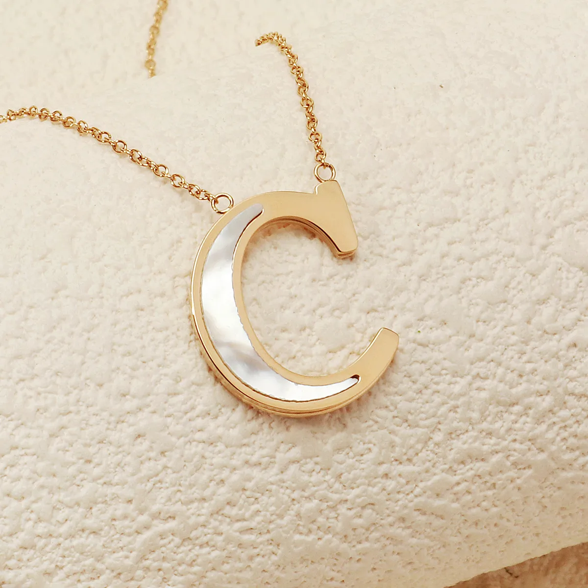 Letter Lady Classic Style Commute Shell 304 Stainless Steel Pendant Necklace Lobster Trigger Clasp Closure display picture 11