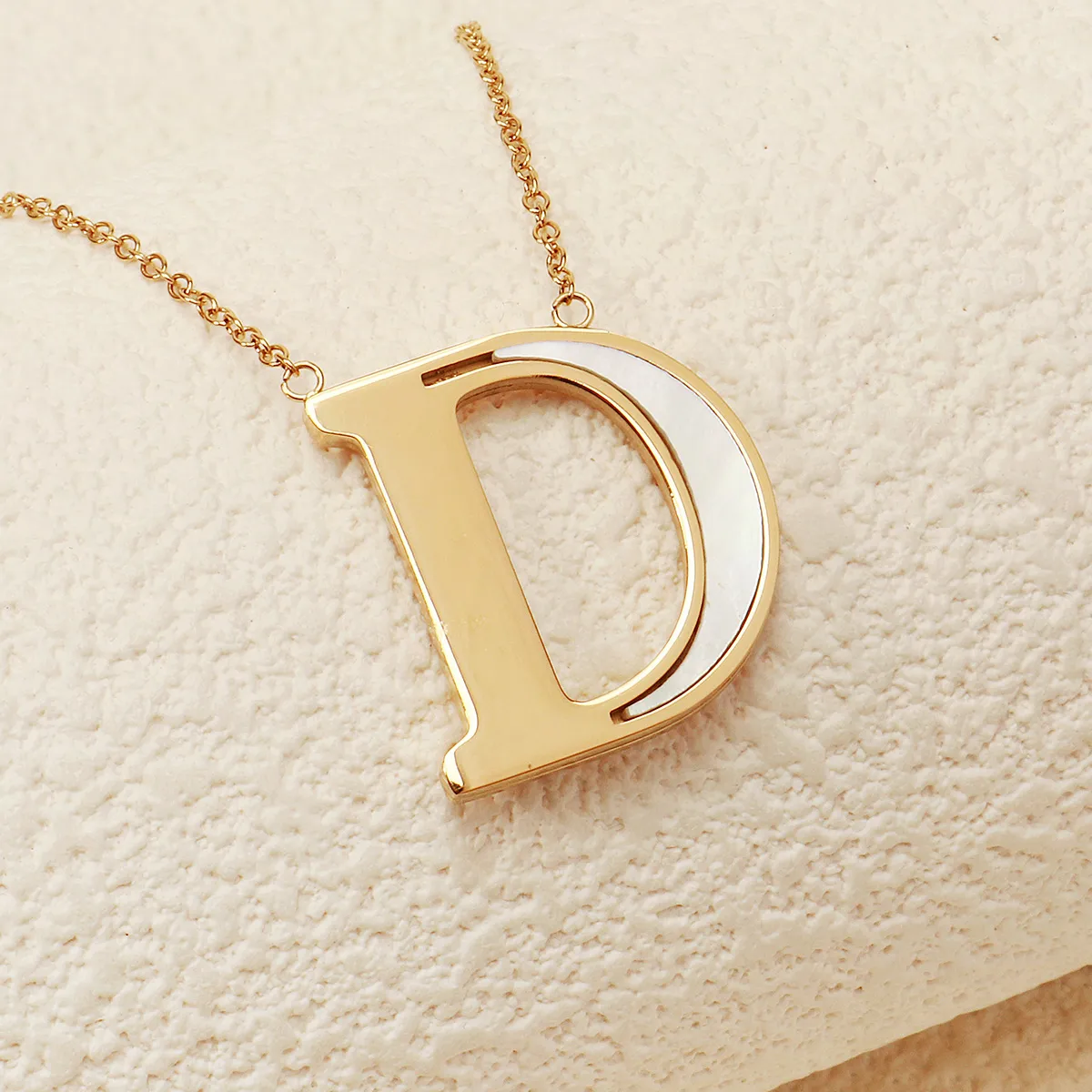 Letter Lady Classic Style Commute Shell 304 Stainless Steel Pendant Necklace Lobster Trigger Clasp Closure display picture 12