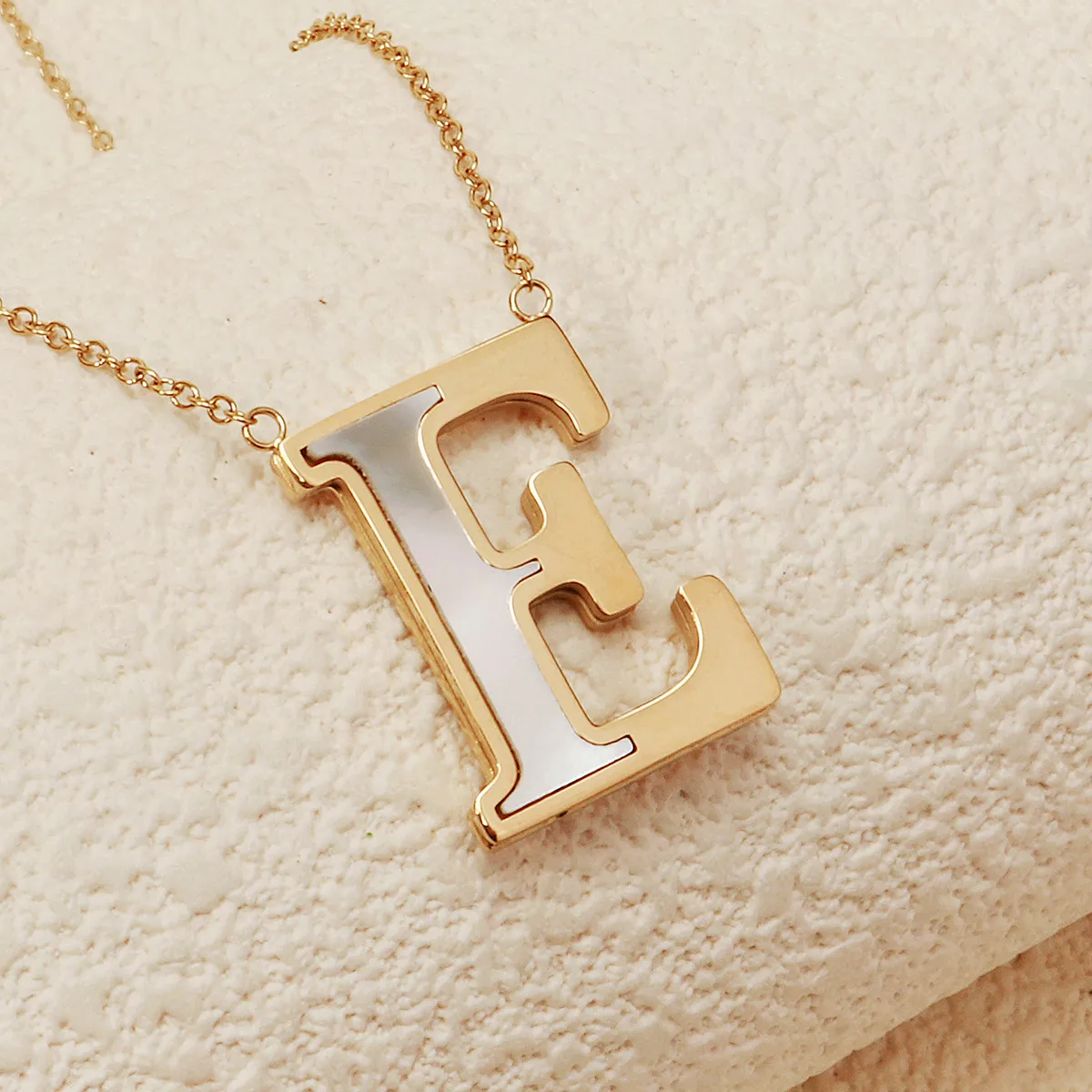 Letter Lady Classic Style Commute Shell 304 Stainless Steel Pendant Necklace Lobster Trigger Clasp Closure display picture 13