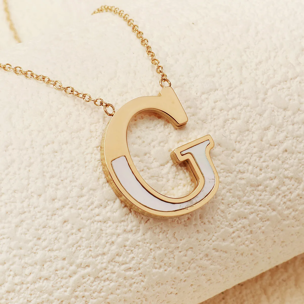 Letter Lady Classic Style Commute Shell 304 Stainless Steel Pendant Necklace Lobster Trigger Clasp Closure display picture 15