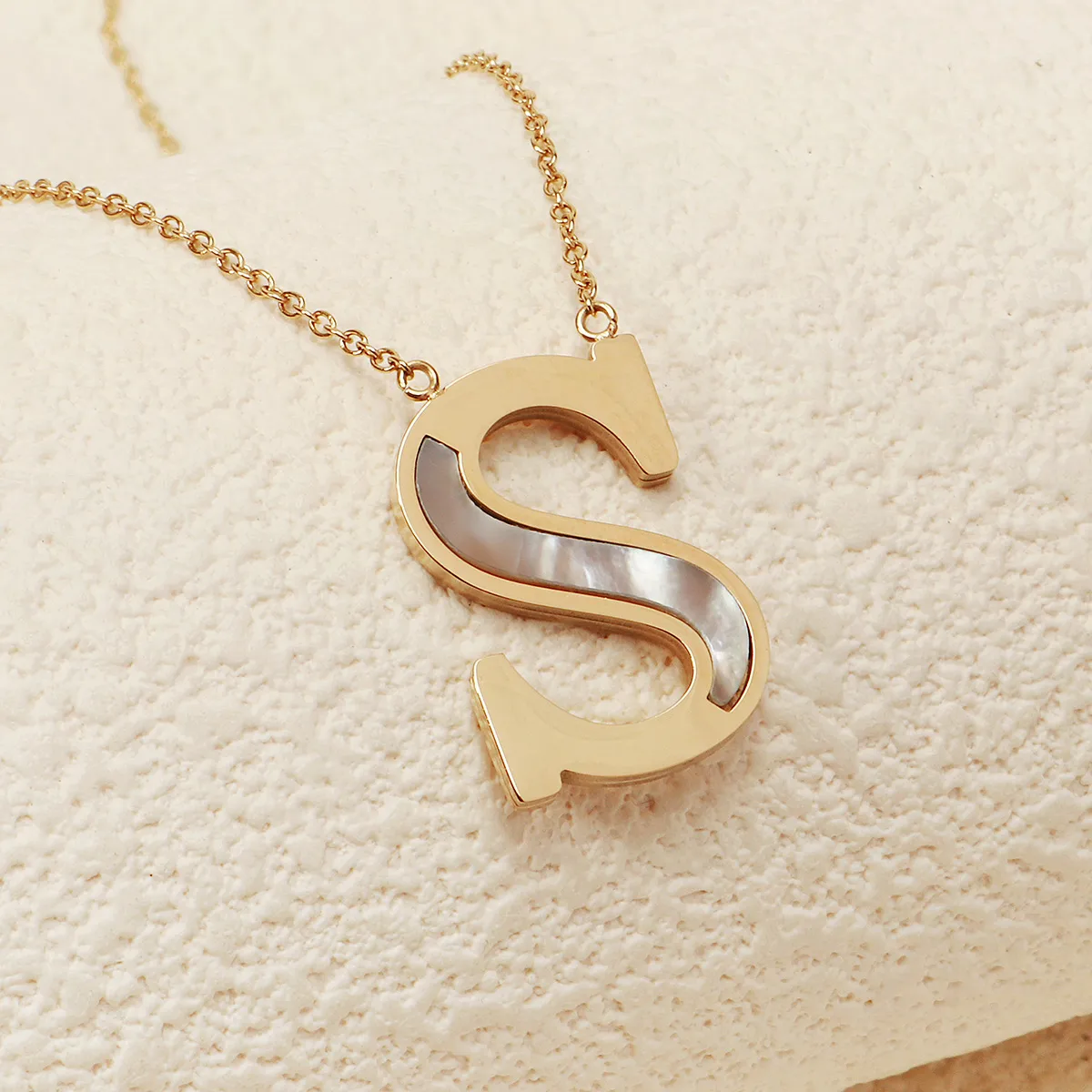 Letter Lady Classic Style Commute Shell 304 Stainless Steel Pendant Necklace Lobster Trigger Clasp Closure display picture 25