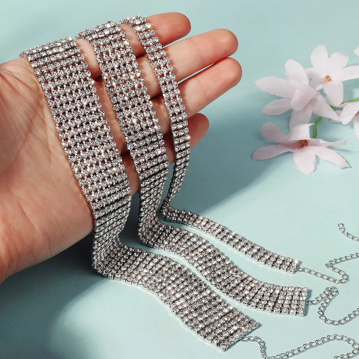 Solid Color Elegant Lady Shiny Rhinestone Copper Necklace Lobster Trigger Clasp Closure display picture 3